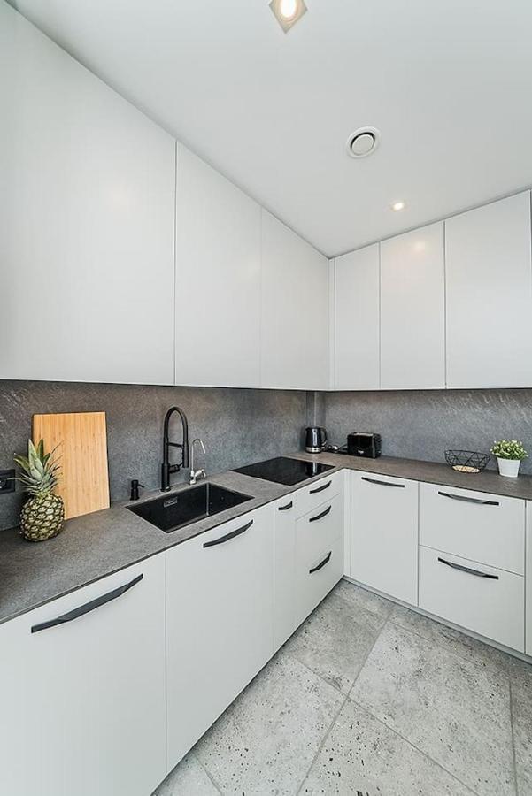 Lovely Apartment With Private Terrace By Urban Rent Kaunas Exterior foto