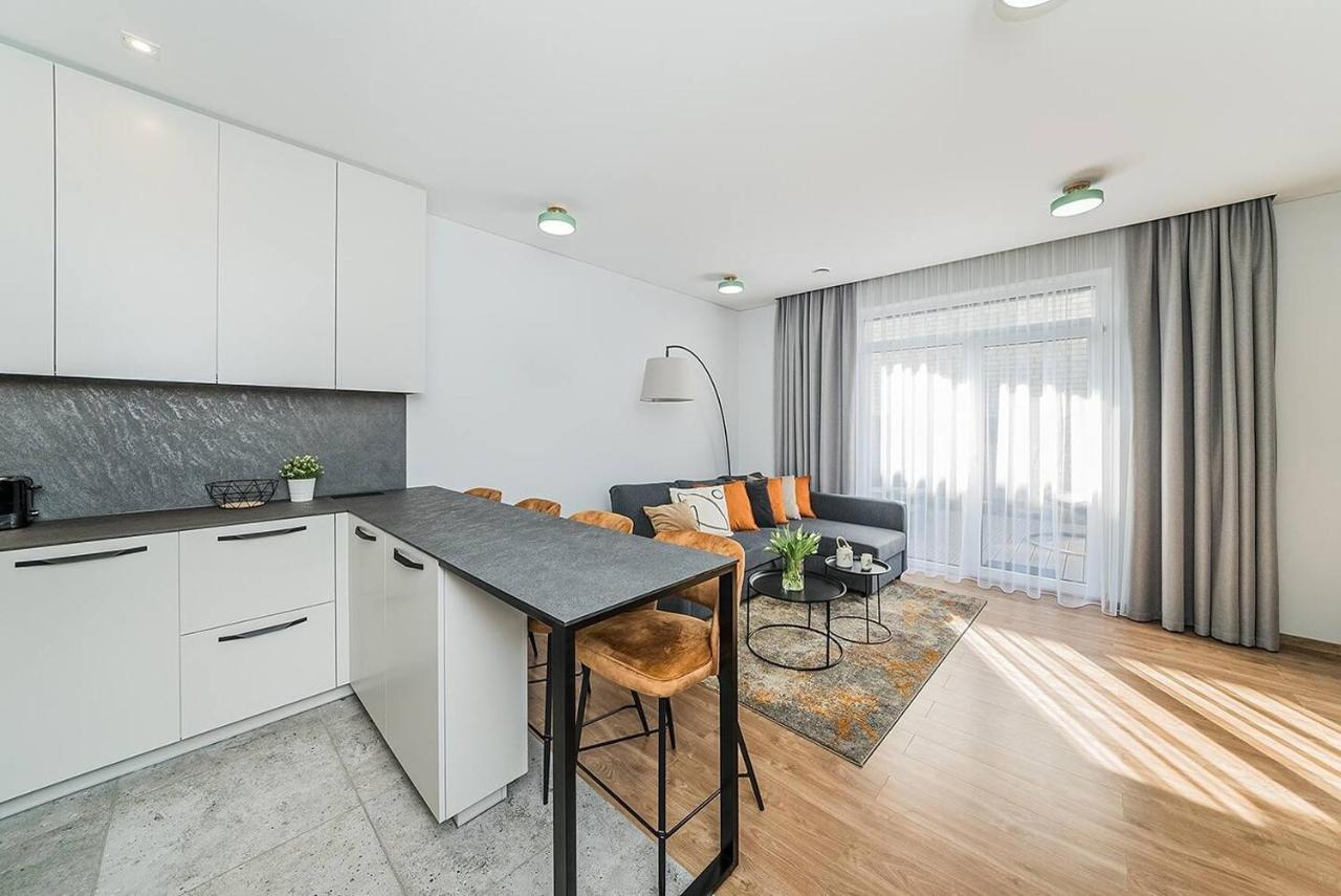 Lovely Apartment With Private Terrace By Urban Rent Kaunas Exterior foto