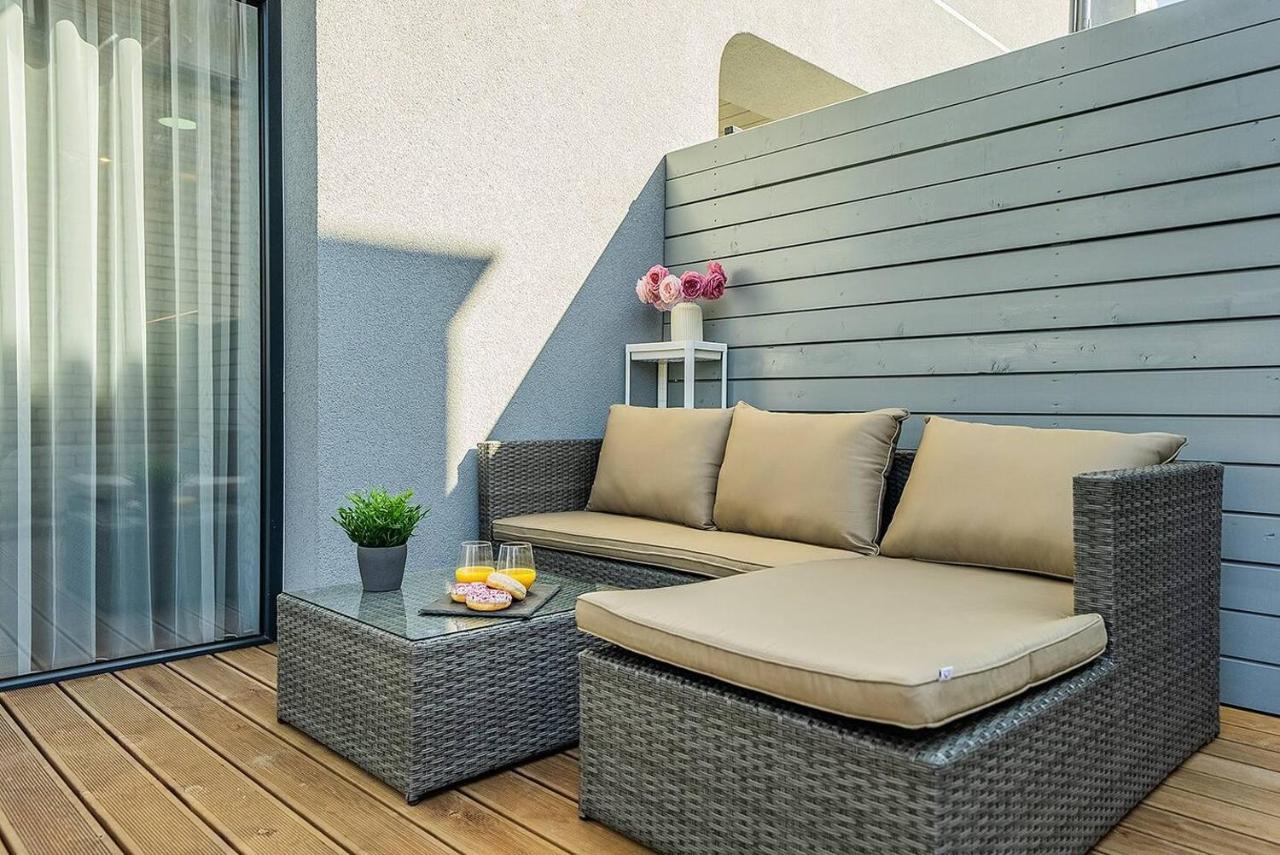 Lovely Apartment With Private Terrace By Urban Rent Kaunas Exterior foto